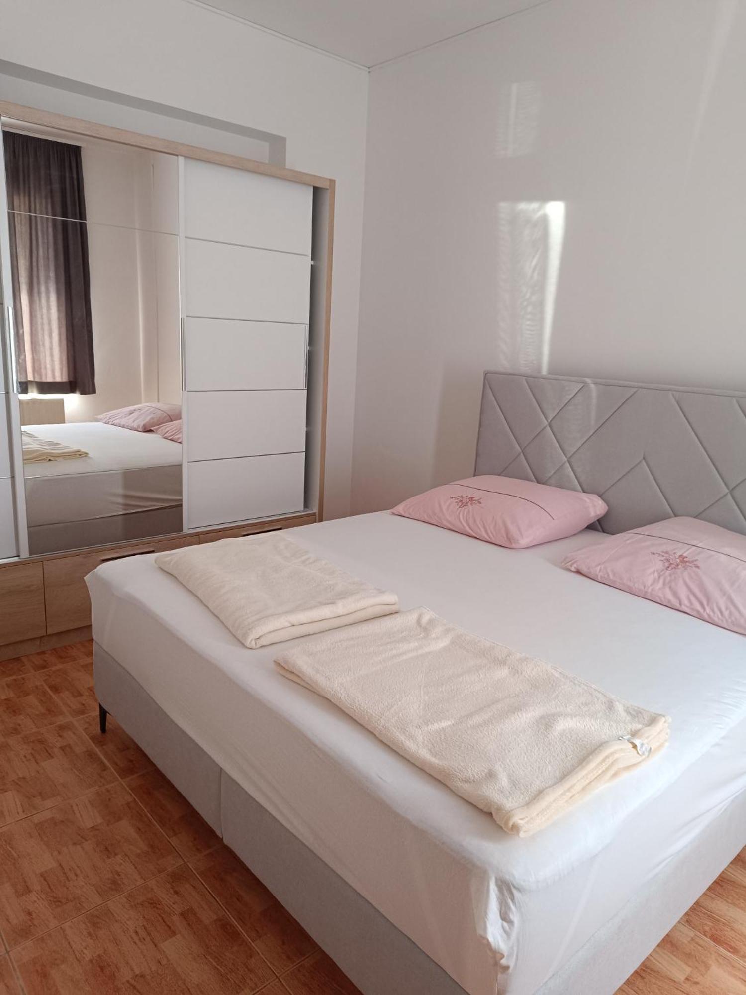 Apartmani "Radi" Baška Voda Exterior foto
